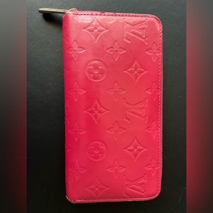 Louis Vuitton Zippy Monogram Vernis Wallet in rose pink.